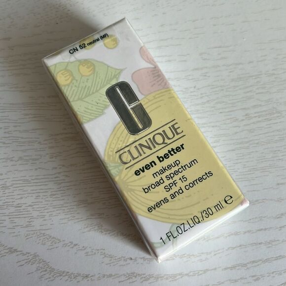 Clinique • Even Better™ Makeup Broad Spectrum SPF 15 Shade 52 Neutral - Picture 5 of 10